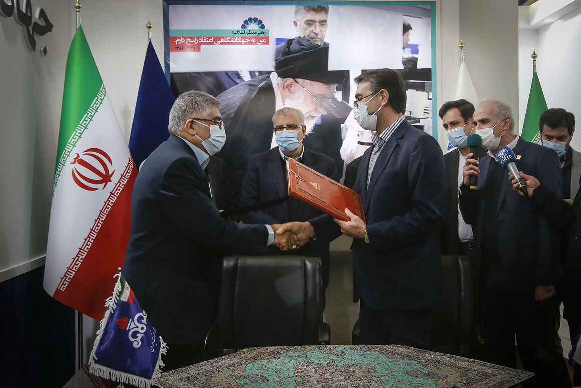وزارت نفت و جهاد دانشگاهی ۴ تفاهم‌نامه و قرارداد امضا کردند